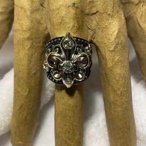 Unique Fleur-de-Lis Crystal Bling Stretch Statement Ring size 7+